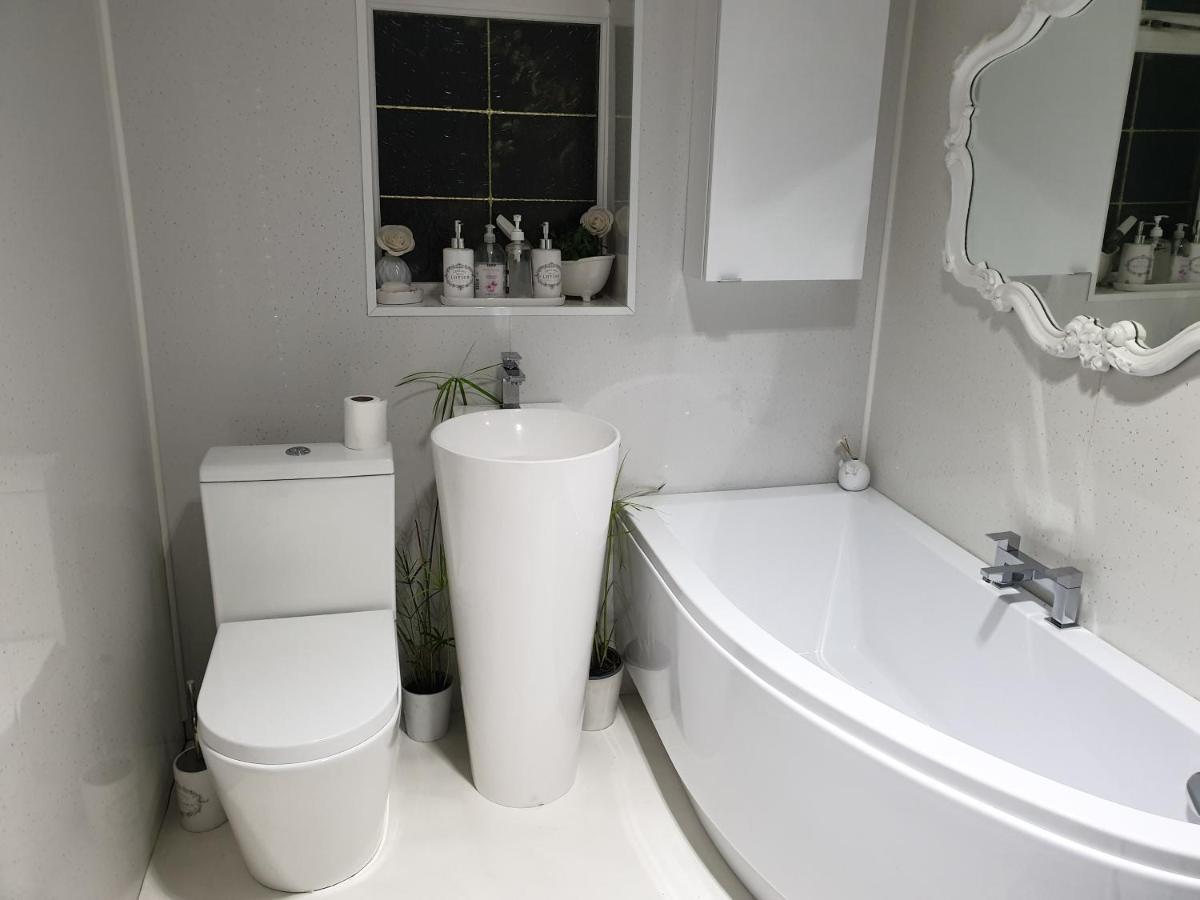 Tropical Garden Oasis Rooms Birmingham Bagian luar foto